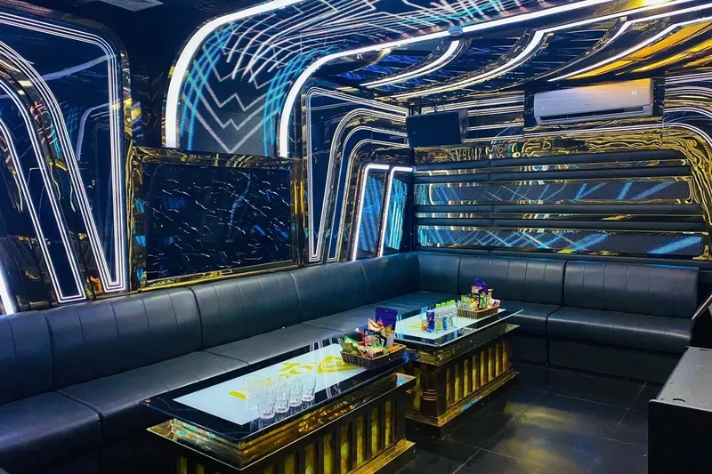 Phòng hát tiêu chuẩn với âm thanh sáng tuyệt vời tại D-Gold Karaoke