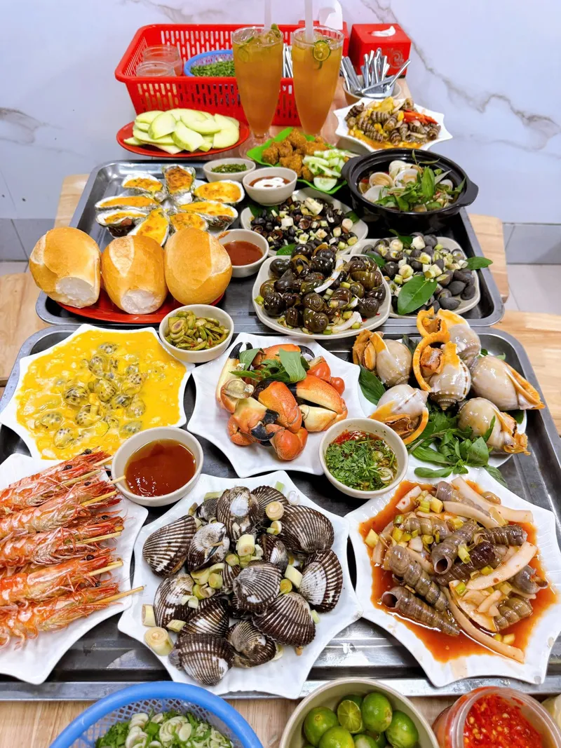  Đĩa ốc luộc nóng hổi tại Ốc Thương gần Lê Lợi